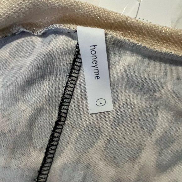 NWT HoneyMe leopard top. Size L - Picture 7 of 7